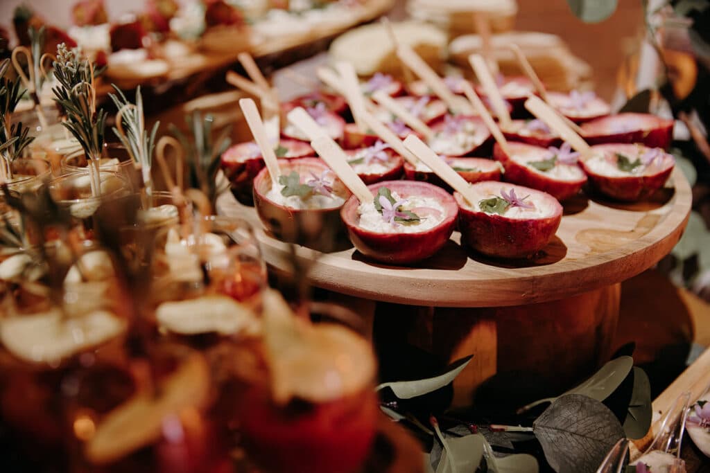 Cocktail dinatoire stand dans le mariage immersif