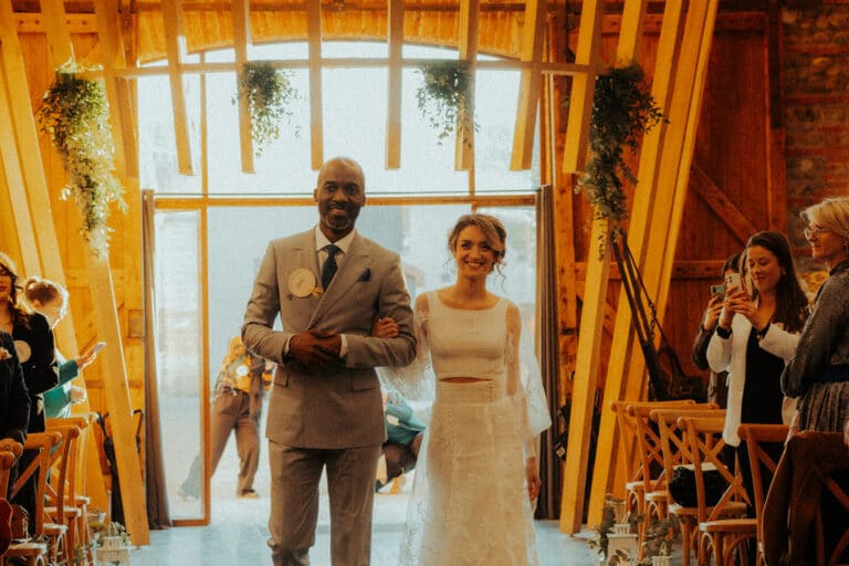 Mise en situation des mariés dans la scène de mariage